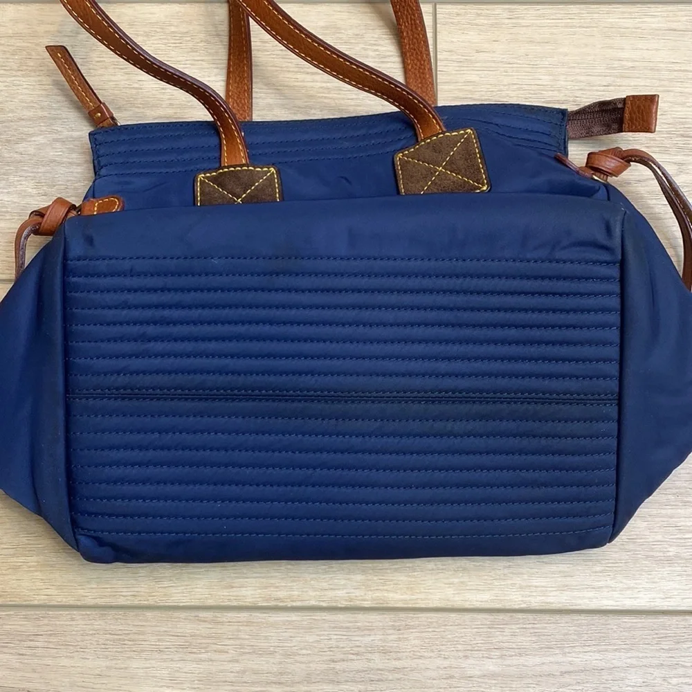 Dooney & Bourke Nylon Zipper‎ Tote